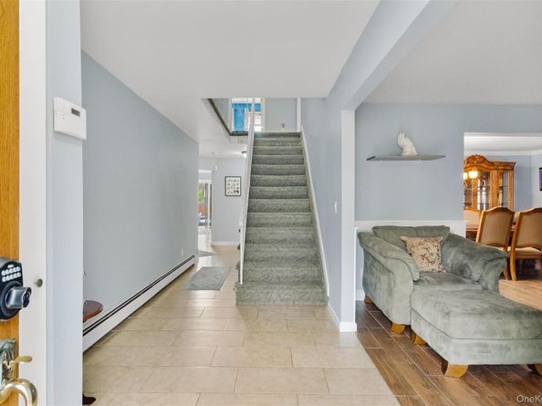 18 Calicotree Lane, Coram NY 11727