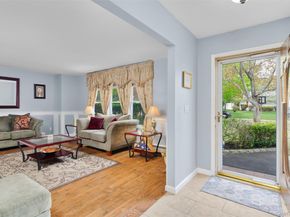 18 Calicotree Lane, Coram NY 11727