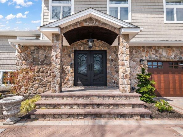 7 Waterview Avenue, Massapequa NY 11758