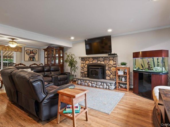 28 Cherokee Avenue, West Islip NY 11795