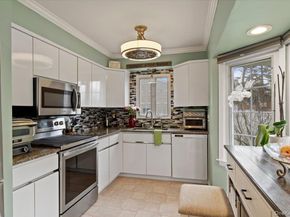 28 Cherokee Avenue, West Islip NY 11795