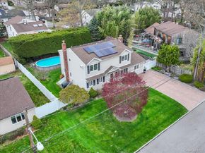 28 Cherokee Avenue, West Islip NY 11795