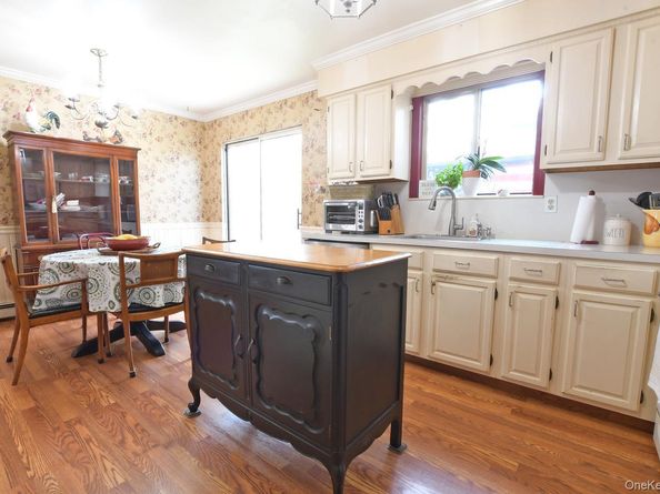 78 N Bicycle Path, Selden NY 11784