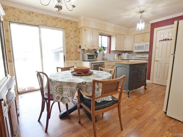 78 N Bicycle Path, Selden NY 11784