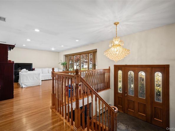 150 Roxton Road, Plainview NY 11803