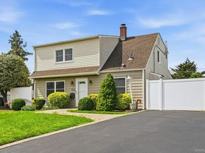 124 Saddle Lane, Levittown NY 11756