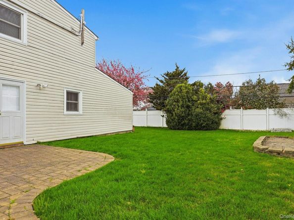 124 Saddle Lane, Levittown NY 11756