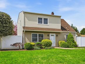 124 Saddle Lane, Levittown NY 11756