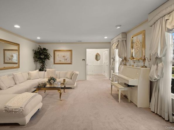 32 Fairway Place, Cold Spring Harbor NY 11724