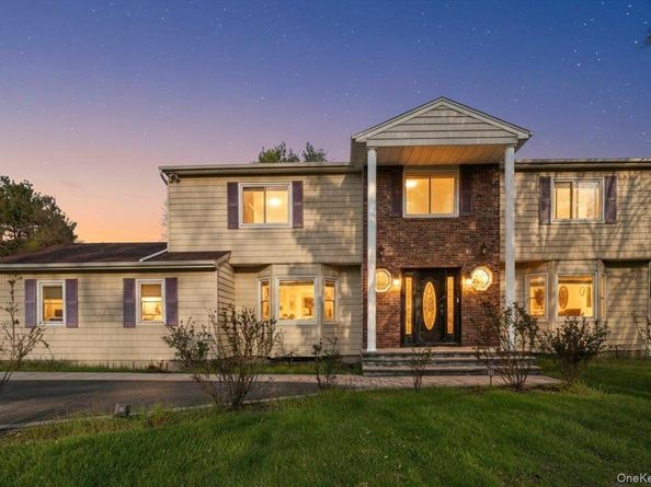 2 Vanderbilt Parkway, Dix Hills NY 11746
