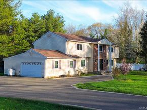 2 Vanderbilt Parkway, Dix Hills NY 11746