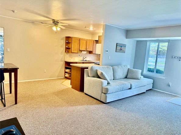 1 El Camino Court 1E, Coram NY 11727