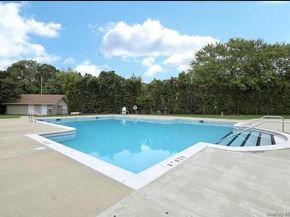 1 El Camino Court 1E, Coram NY 11727