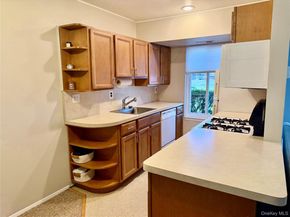 1 El Camino Court 1E, Coram NY 11727