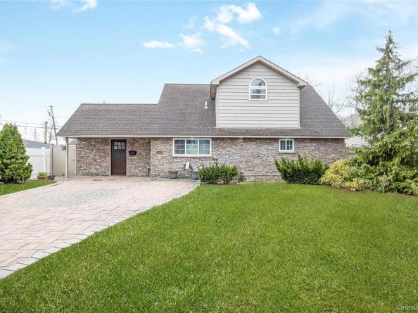 138 Rim Lane, Hicksville NY 11801