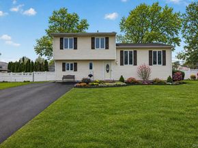 92 Nimbus Road, Holbrook NY 11741
