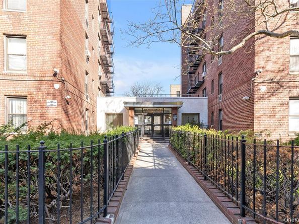 141-05 Pershing Crescent 207, Briarwood NY 11435