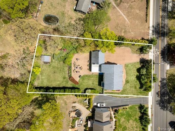 65 N Country Road, Shoreham NY 11786