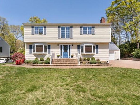 65 N Country Road, Shoreham NY 11786