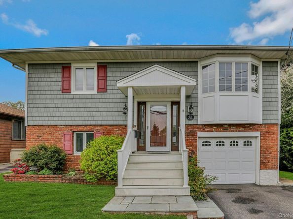 43 Floyd Place, East Norwich NY 11732