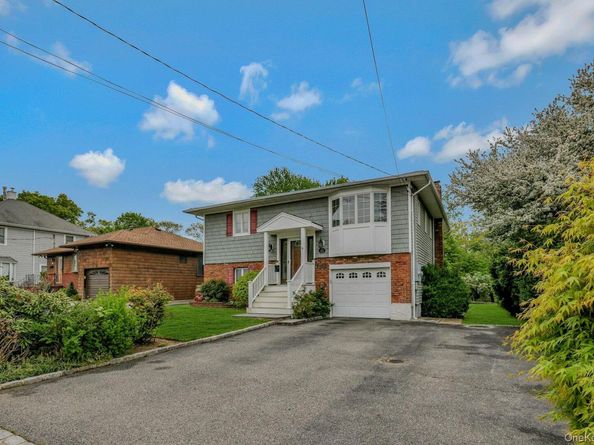 43 Floyd Place, East Norwich NY 11732