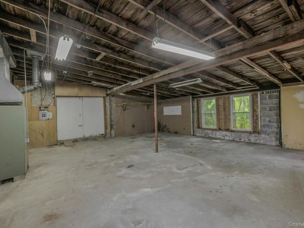 43 Floyd Place, East Norwich NY 11732