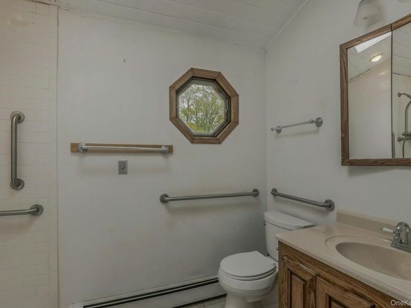 43 Floyd Place, East Norwich NY 11732