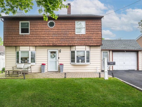 296 Jerome Avenue, Carle Place NY 11514