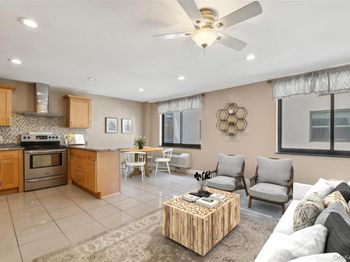 425 Shore Rd
