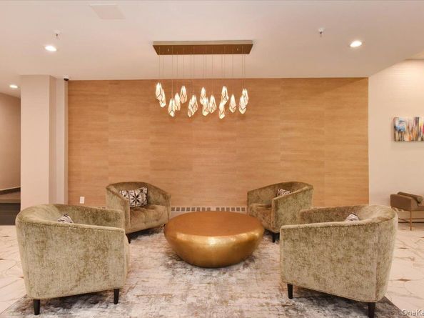 40 STONER Avenue 1i, Great Neck NY 11021