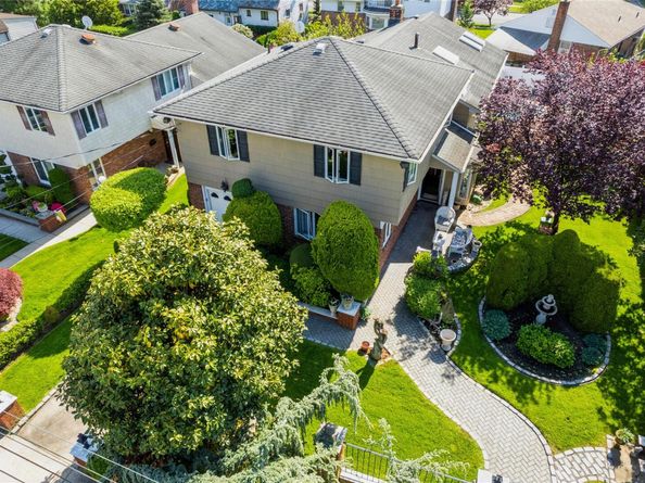 52-04 Redfield Street, Douglaston NY 11362