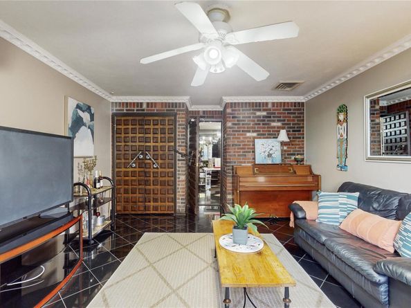 52-04 Redfield Street, Douglaston NY 11362