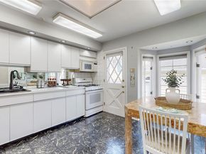 52-04 Redfield Street, Douglaston NY 11362
