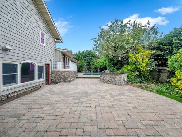 61 Riviera Drive S, Massapequa NY 11758