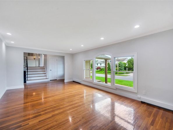 61 Riviera Drive S, Massapequa NY 11758