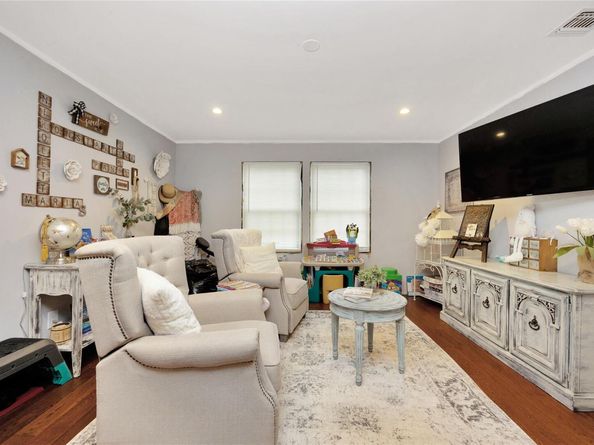 1582 Little Neck Avenue, North Bellmore NY 11710