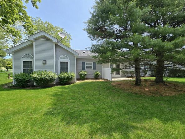 497 Oak Bluff Court, Moriches NY 11955