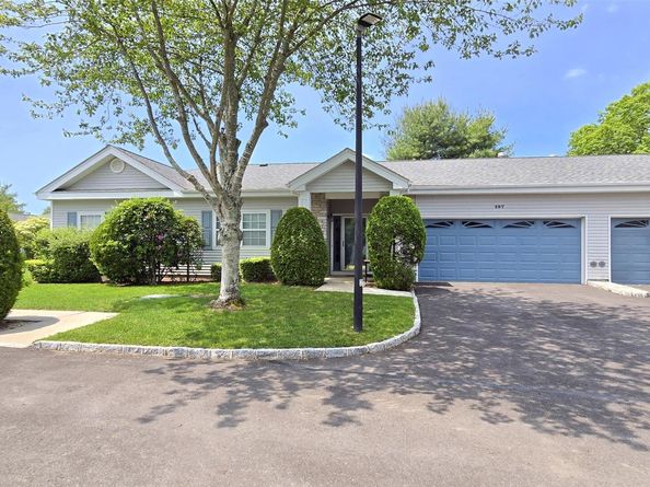 497 Oak Bluff Court, Moriches NY 11955