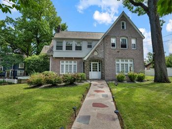 2 Rockland Avenue