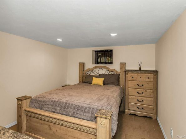 16 Abbey Lane, East Setauket NY 11733