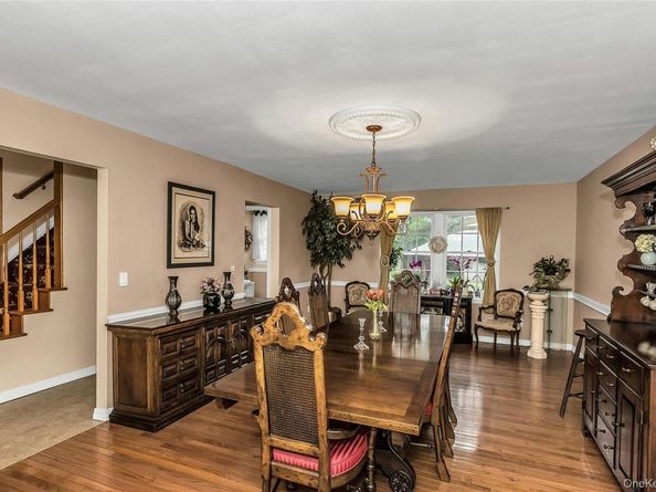 16 Abbey Lane, East Setauket NY 11733