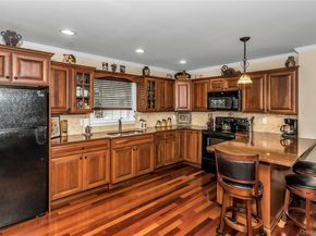 16 Abbey Lane, East Setauket NY 11733