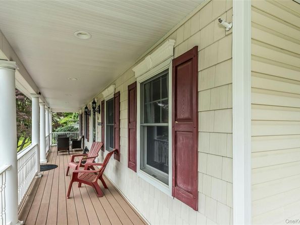 16 Abbey Lane, East Setauket NY 11733