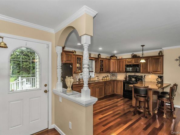 16 Abbey Lane, East Setauket NY 11733
