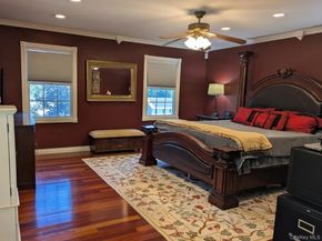 16 Abbey Lane, East Setauket NY 11733