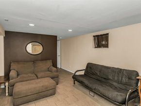 16 Abbey Lane, East Setauket NY 11733
