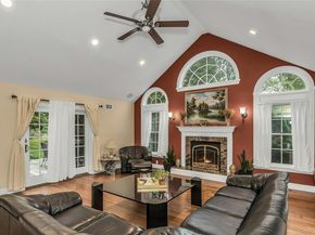 16 Abbey Lane, East Setauket NY 11733