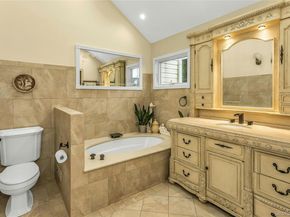 16 Abbey Lane, East Setauket NY 11733