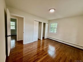 30 7th Street, Holbrook NY 11741