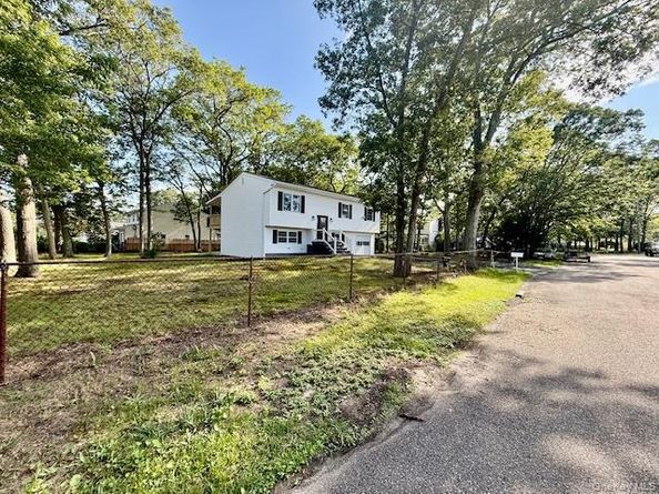 30 7th Street, Holbrook NY 11741